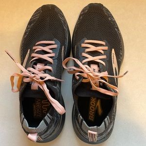 Black and pink brooks